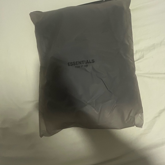 Essentials Black - Picture 4 of 4